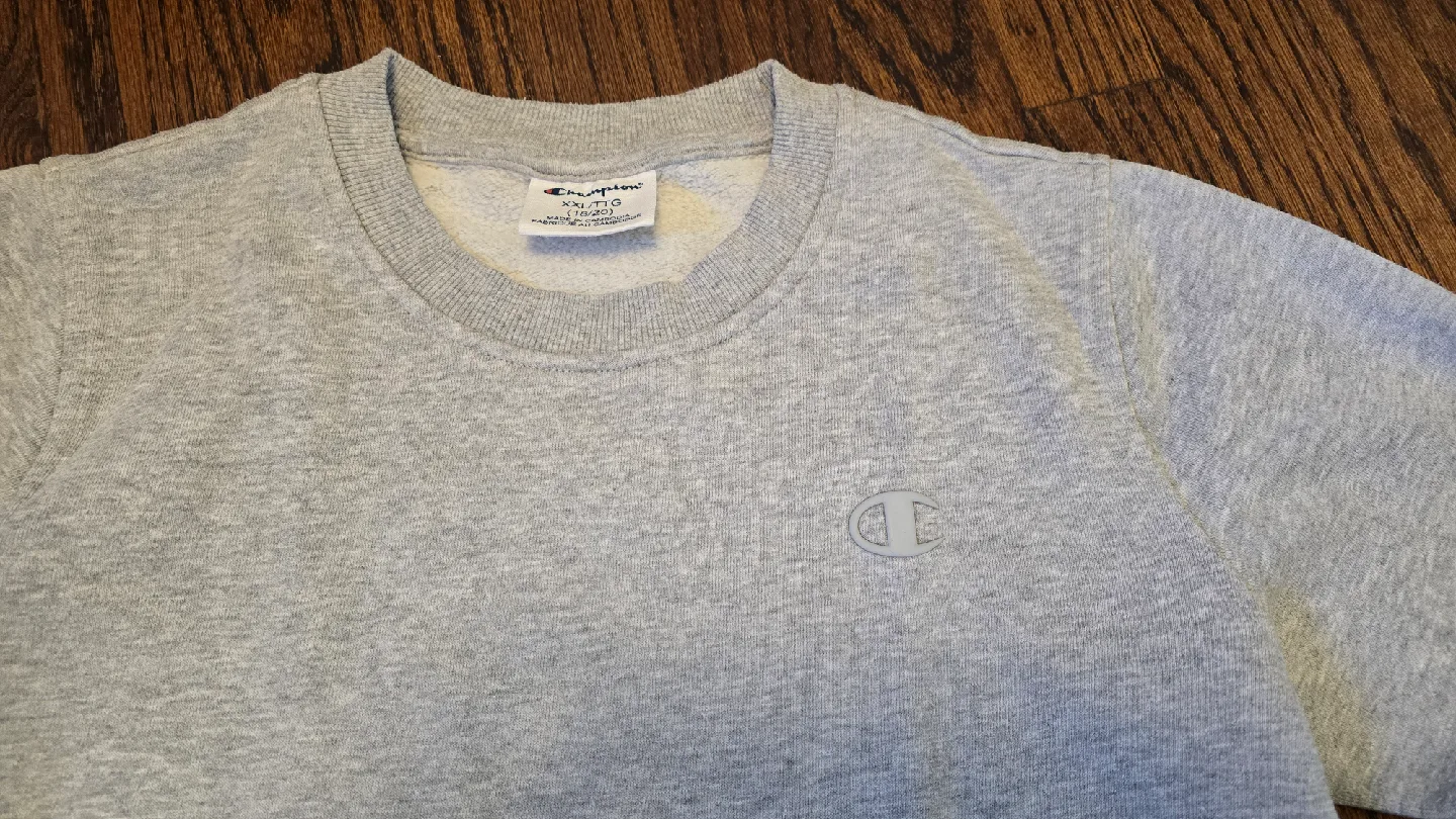 3 Champion Crewneck Sweatshirts image indicator(4)