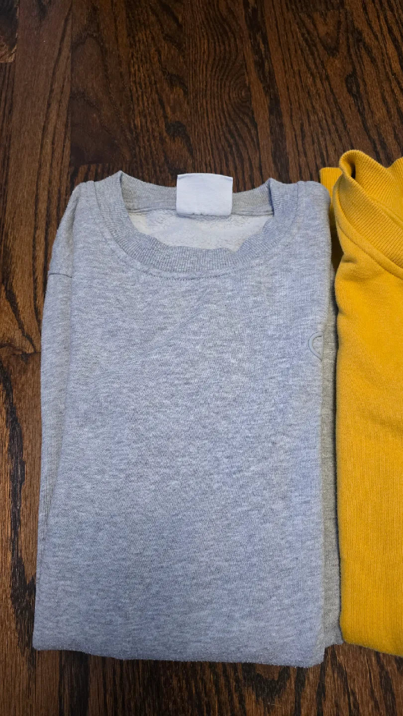 3 Champion Crewneck Sweatshirts image indicator(7)