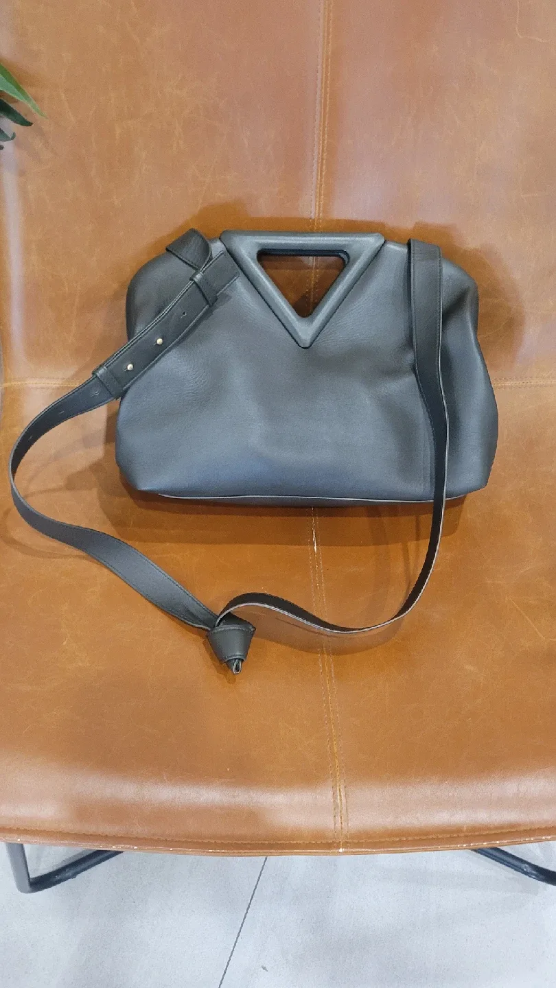 Authentic Bottega Veneta triangle bag image indicator(4)