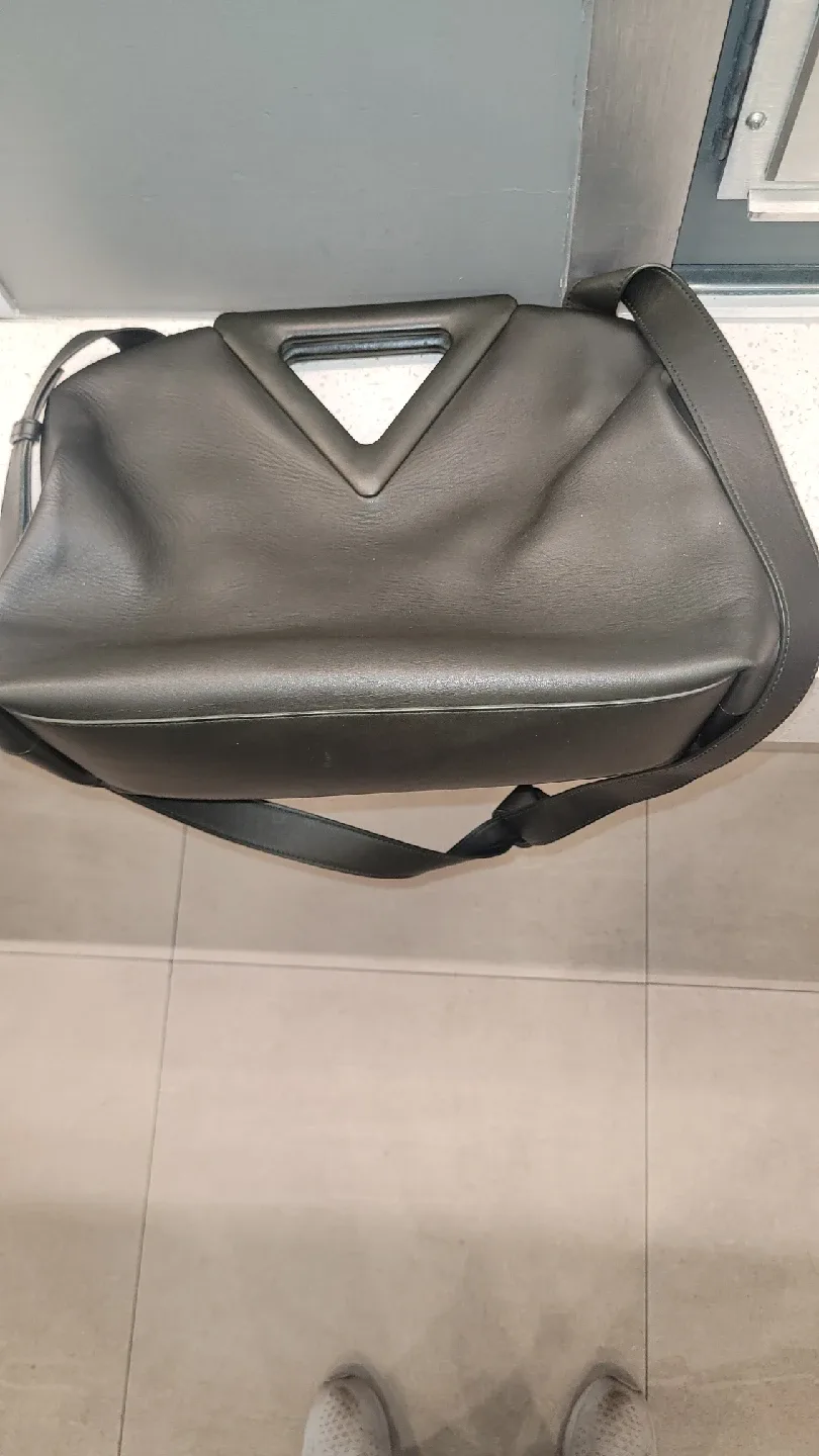 Authentic Bottega Veneta triangle bag image indicator(5)