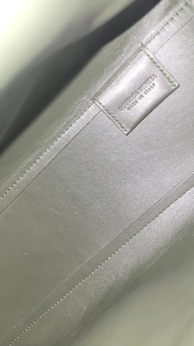 Authentic Bottega Veneta triangle bag image indicator(6)