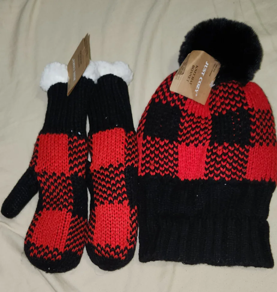 New Just cozy Hat and mittens thumbnail