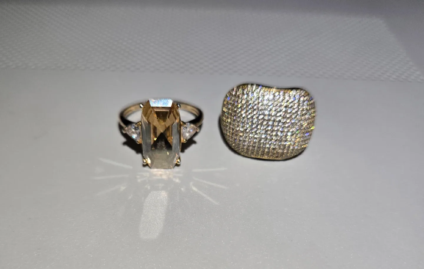 Two Gold Rings image indicator(2)