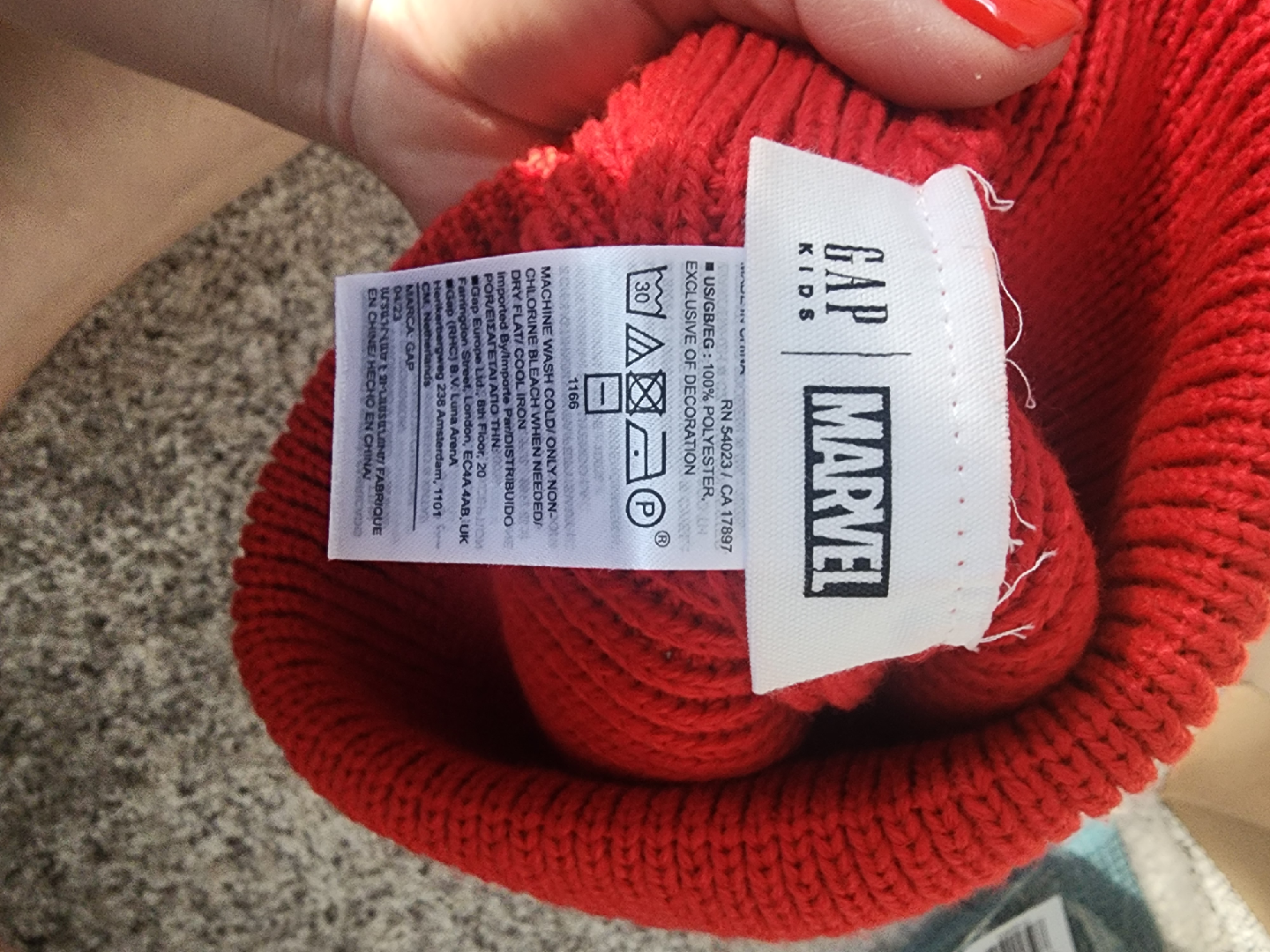 NWT Marvel Spider-Man Beanie - youth L/XL 🥕 - photo 3