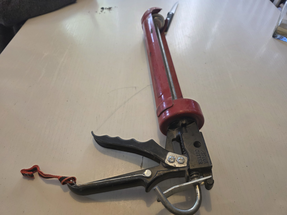 Red Caulking Gun - photo 3