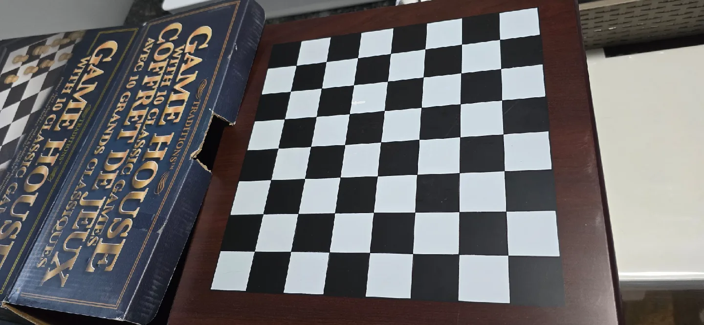 Traditions Game House with 10 Classic Games image indicator(4)