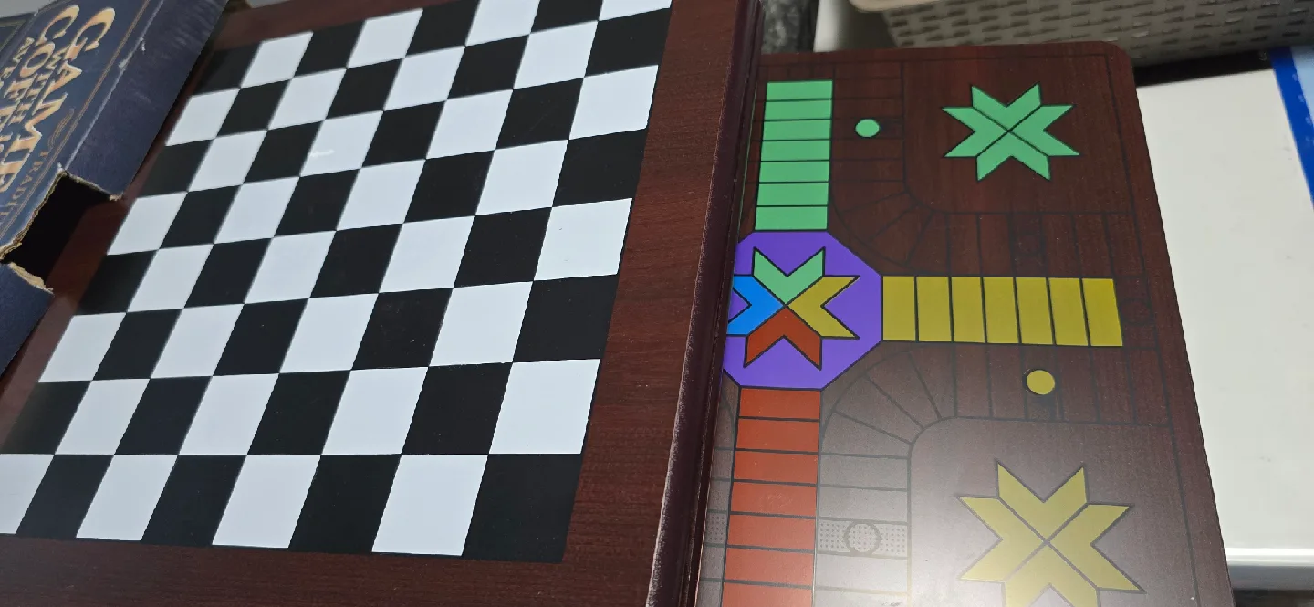 Traditions Game House with 10 Classic Games image indicator(6)