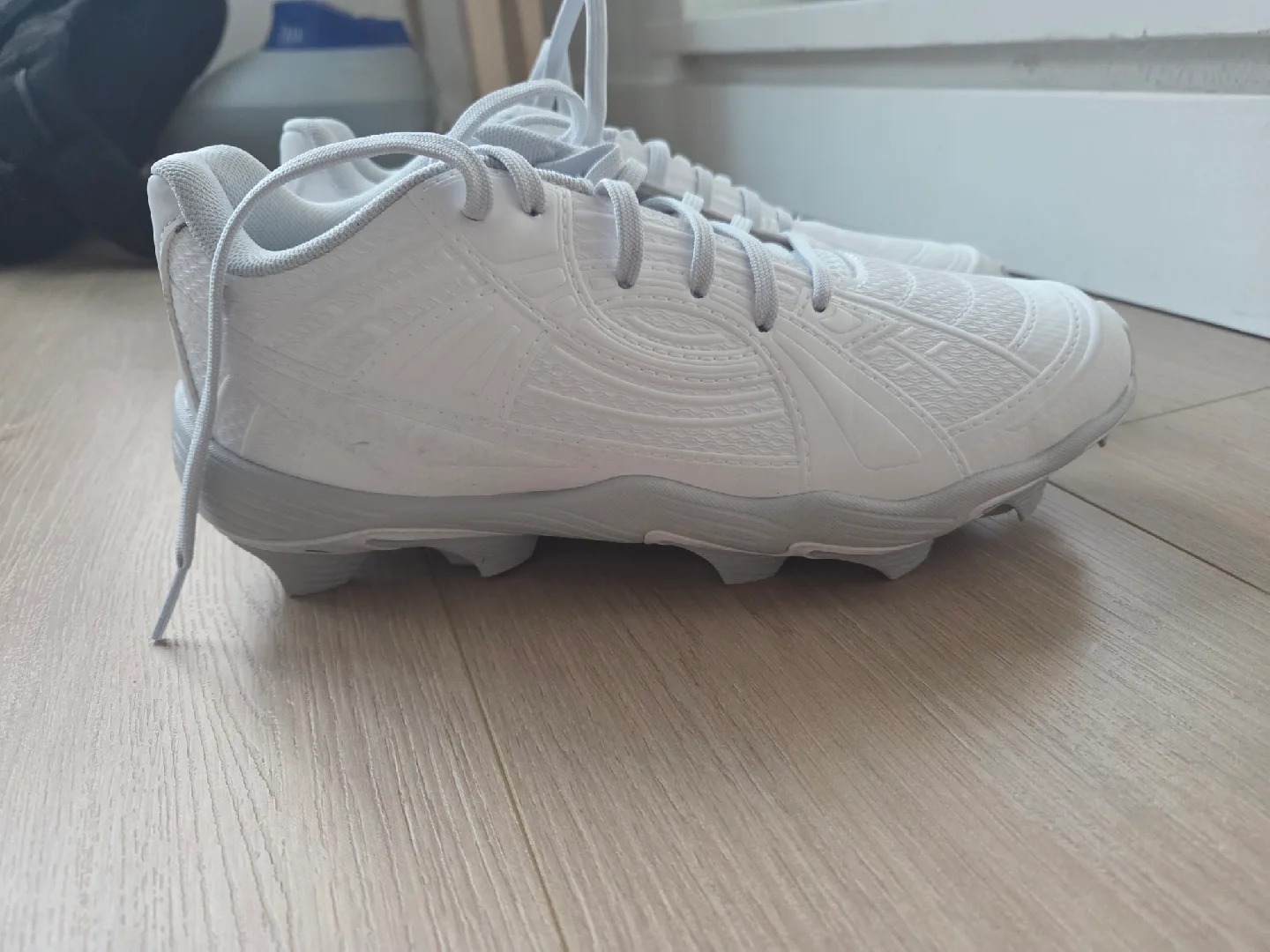 UA Sola RM W 8 Softball Cleats image indicator(3)