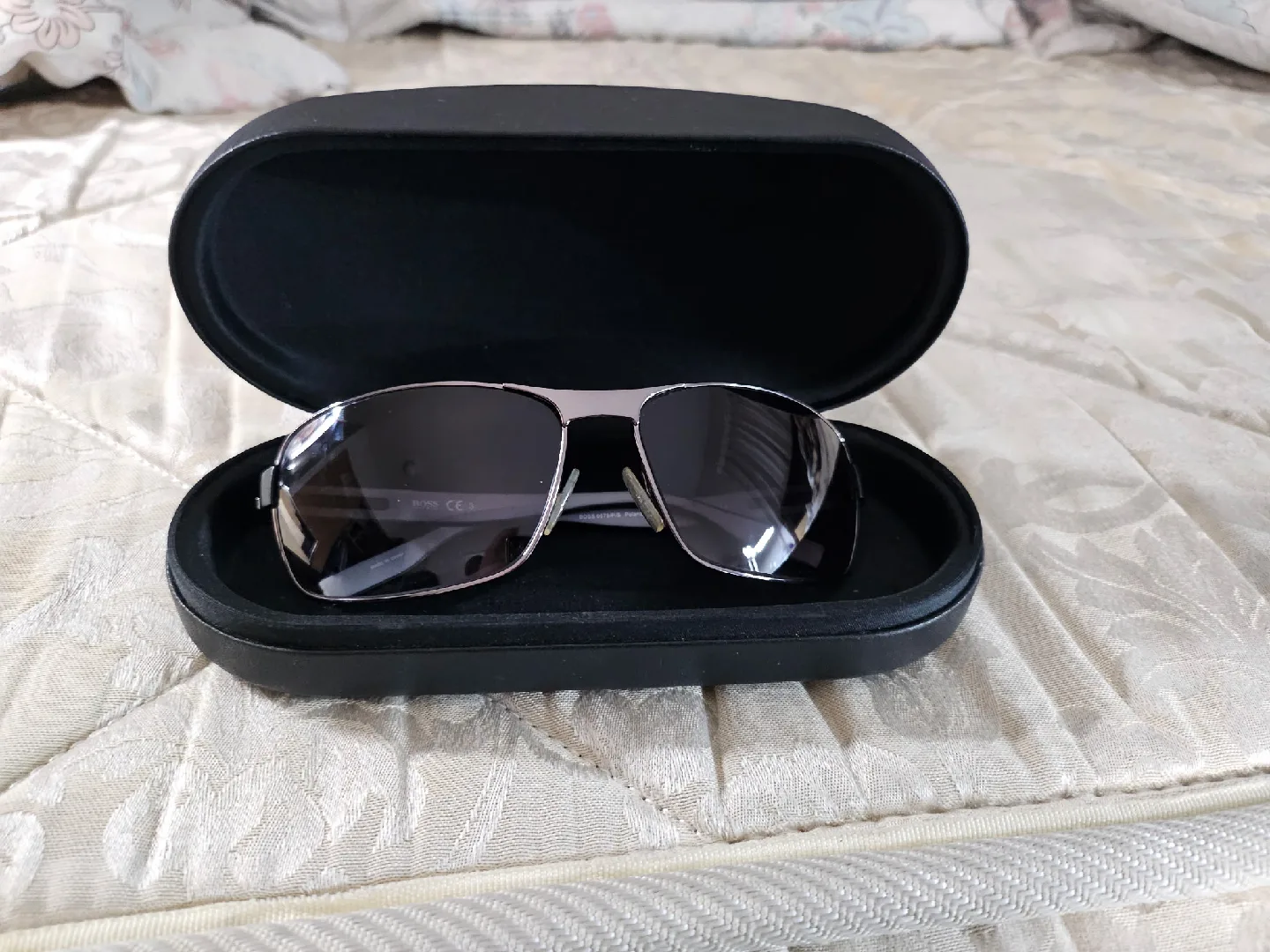 Hugo Boss Sunglasses with Case image indicator(2)
