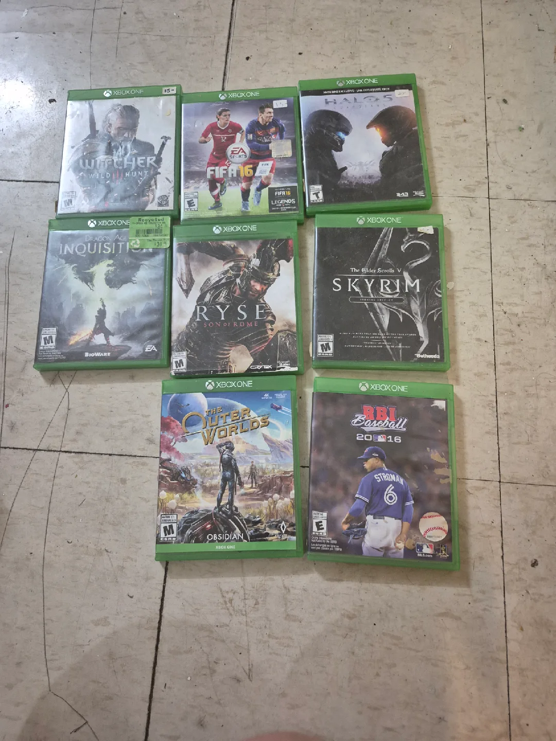 Used Xbox One with Games and Controller image indicator(3)