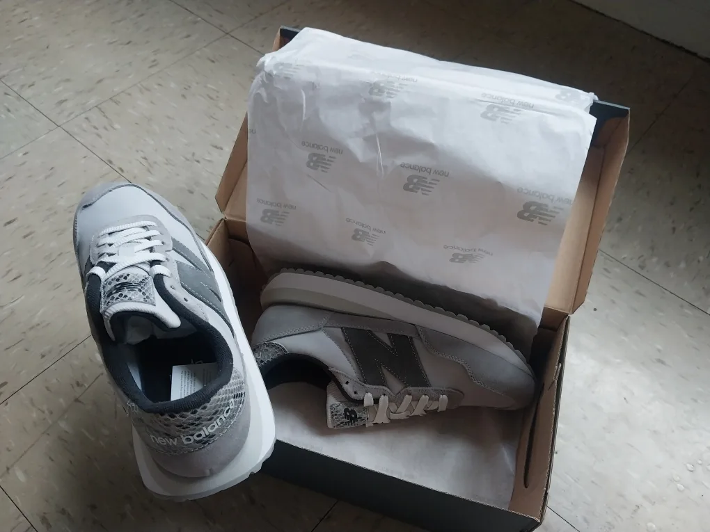 NIB New Balance 237 Women's Size 9 Gray image indicator(6)