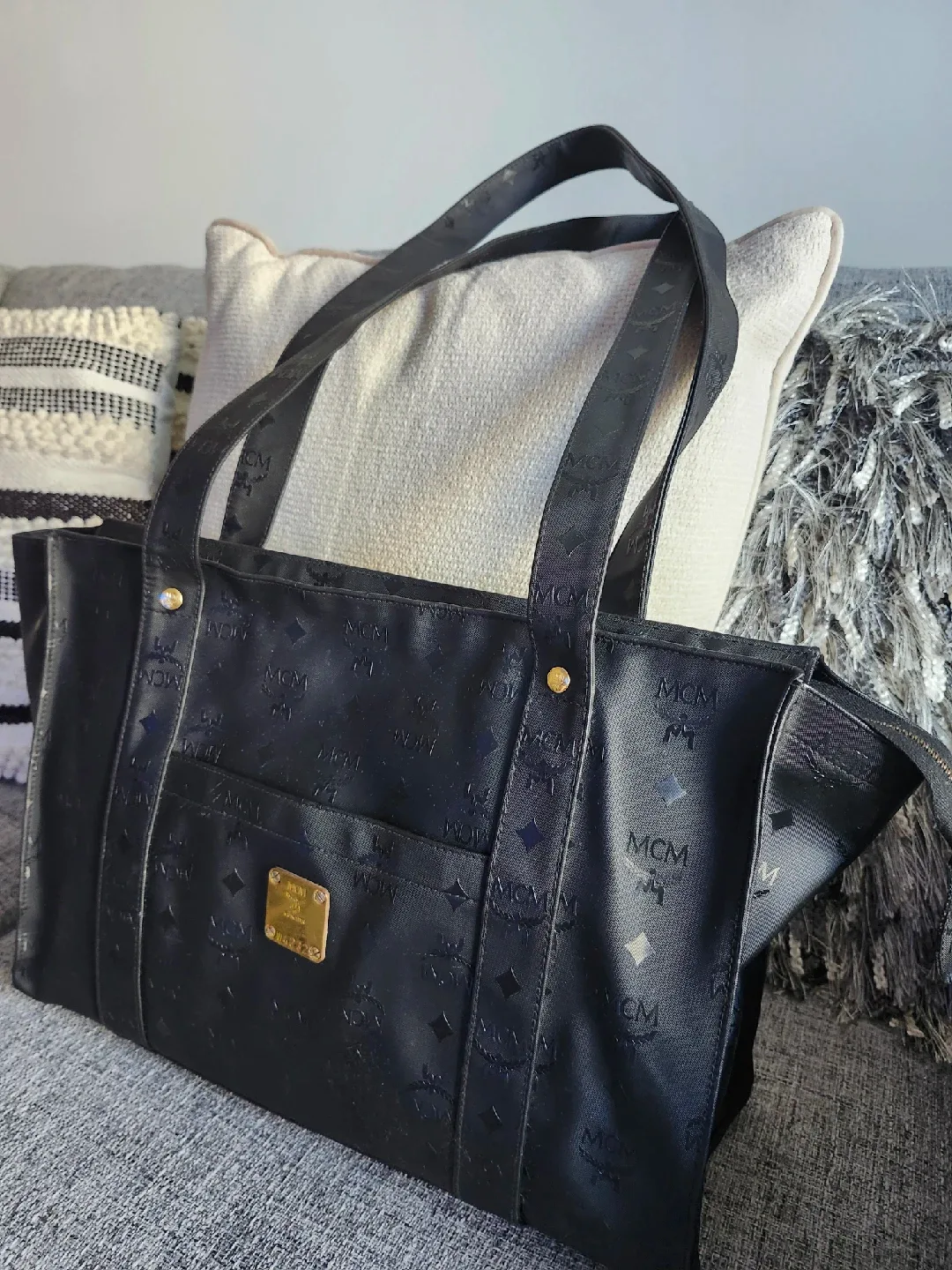 AUTHENTIC MCM BLAXK TOTE BAG thumbnail