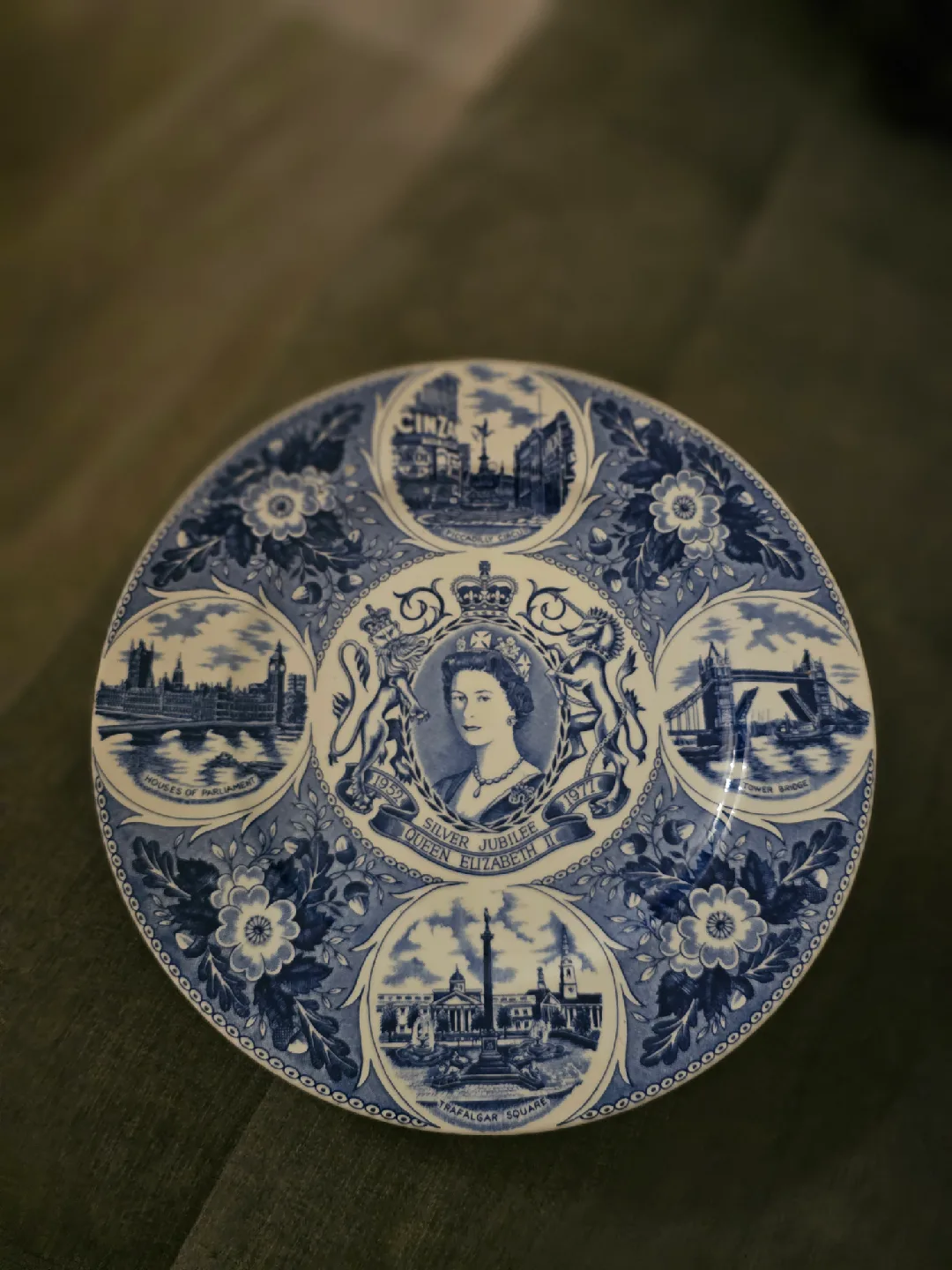 Weatherby Silver Jubilee Plate - Queen Elizabeth II thumbnail