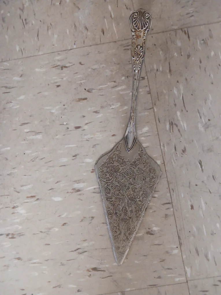 🧡 Vintage Silver Cake Server image indicator(2)