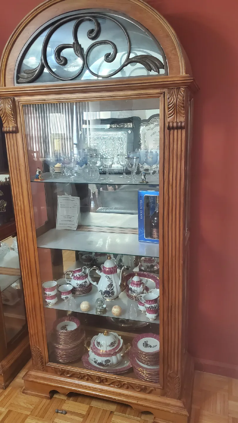 Display china Cabinet with Glass Shelves (2 available) image indicator(2)