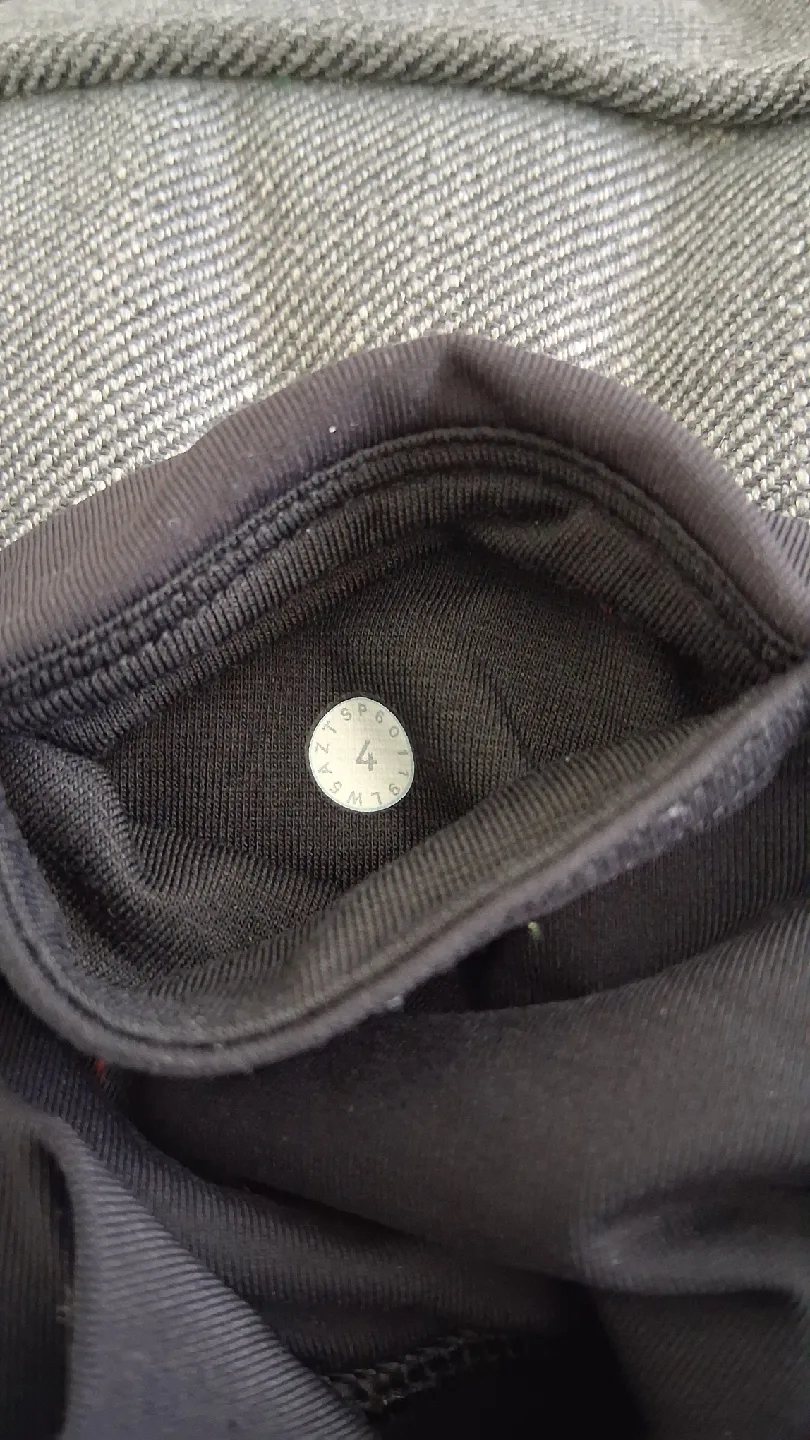 Lululemon Black Yoga Leggings - Size 4 image indicator(4)