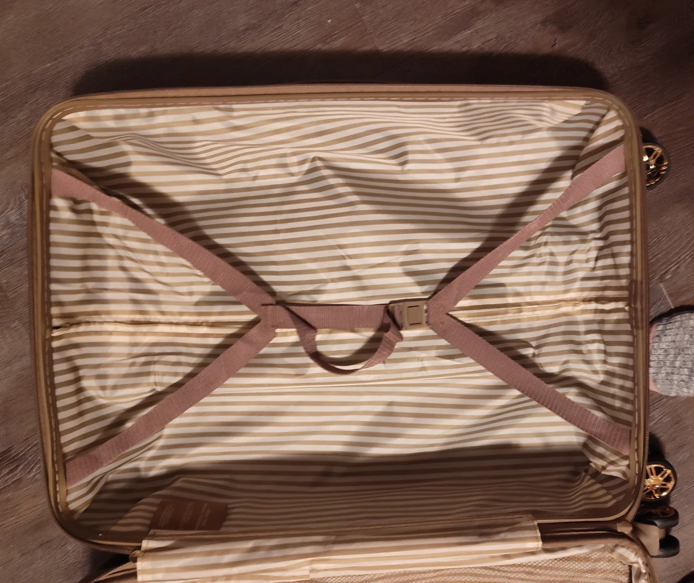 London Fog Northbridge Hardside Spinner Luggage image indicator(6)