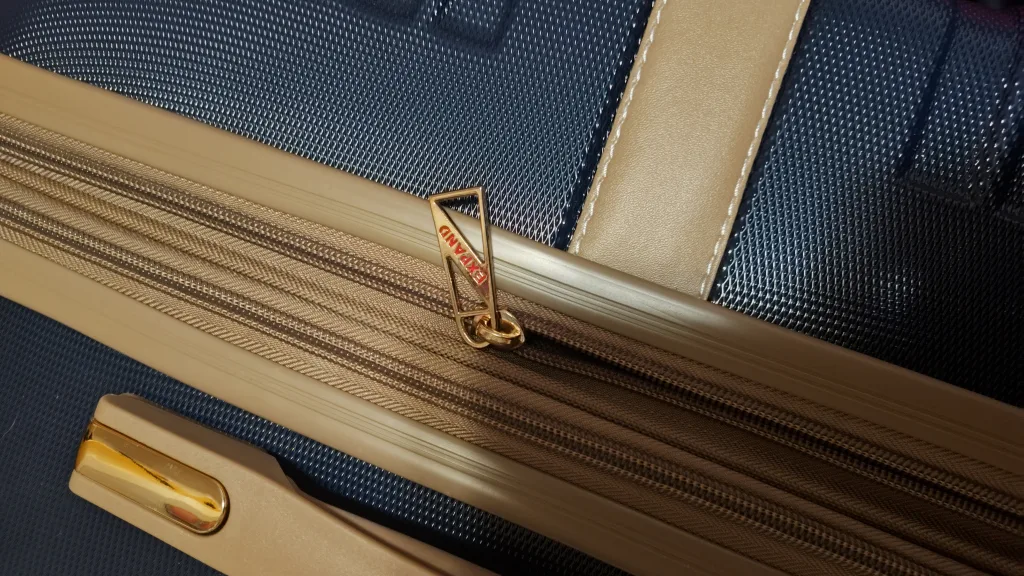 London Fog Northbridge Hardside Spinner Luggage image indicator(9)