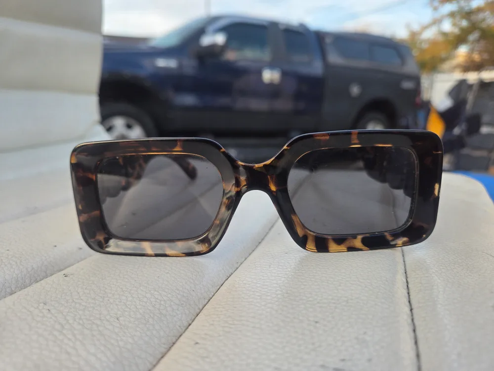 Playboy Sunglasses - Tortoise Shell image indicator(3)