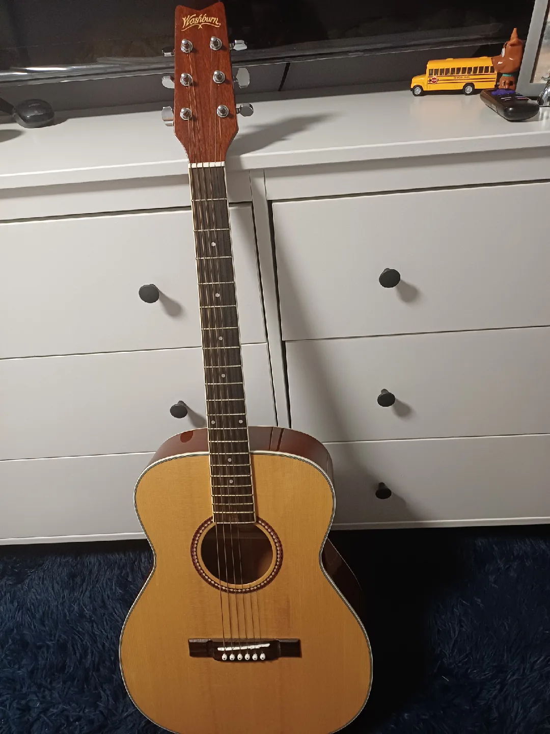 Washburn Acoustic Guitar with Case image indicator(10)