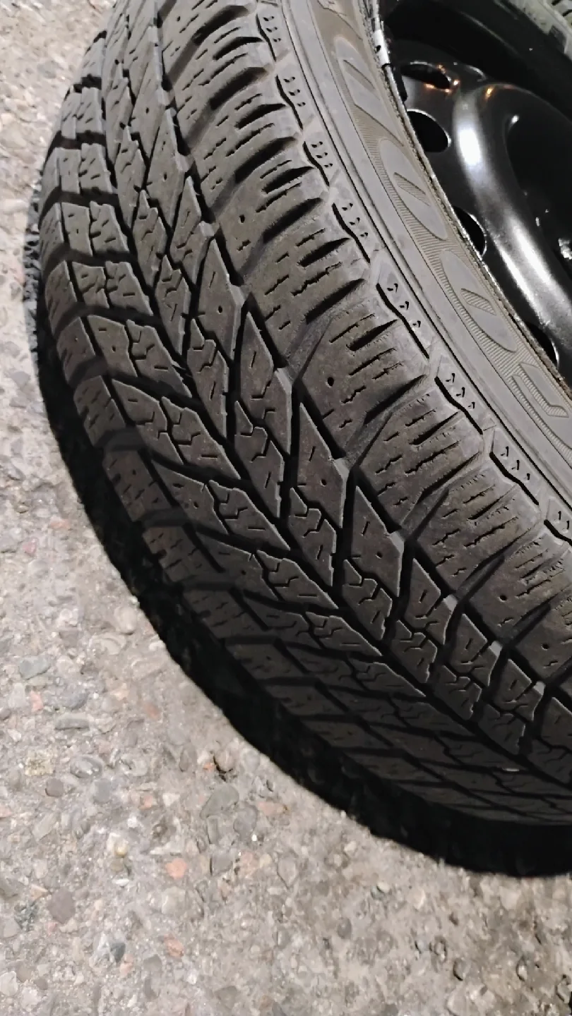 Set of 2 Winter Tires 205/55R16 image indicator(4)