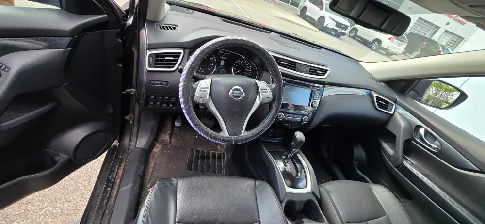 2015 Nissan Rogue SUV image indicator(4)