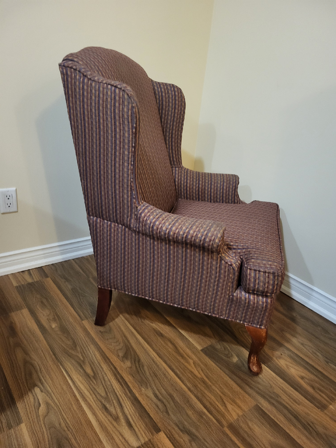 Wingback Armchair - Brown Patterned Fabric - photo 2