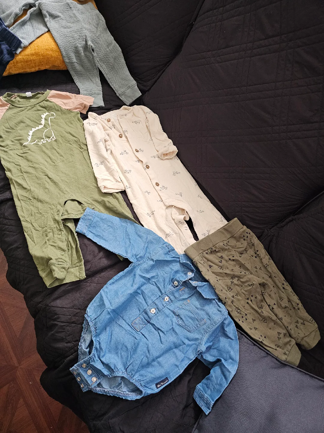 Baby Clothes Bundle - Assorted Sizes & Styles image indicator(3)