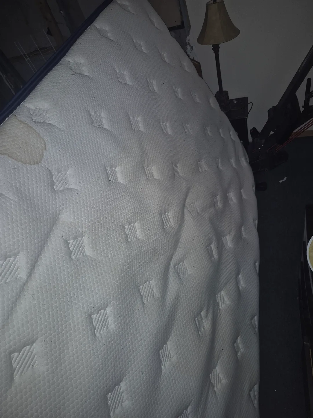 MOLBLLY Queen Sized, Memory foam Mattress, Hardly used. image indicator(2)