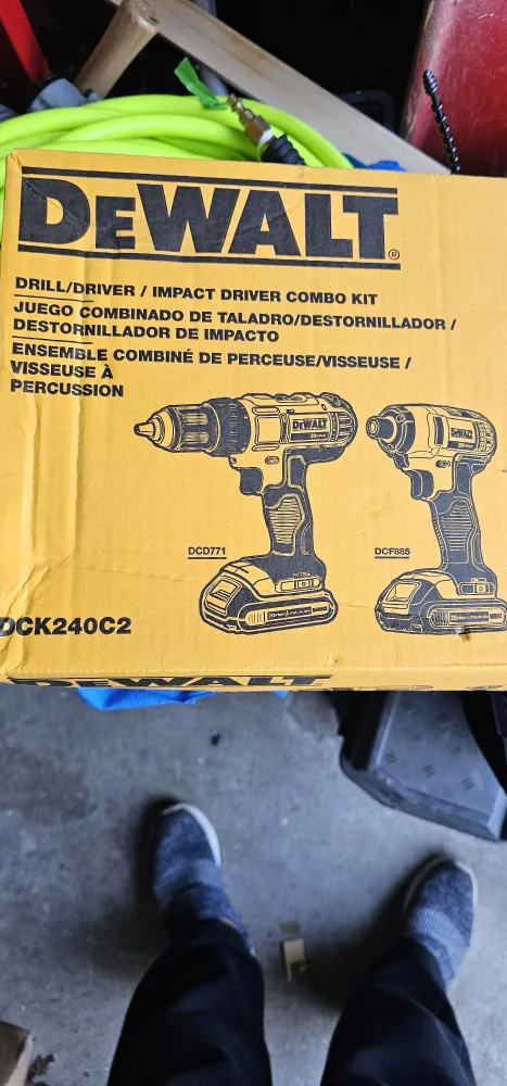 DeWalt 20V MAX Drill/Driver Combo Kit DCK240C2 image indicator(4)