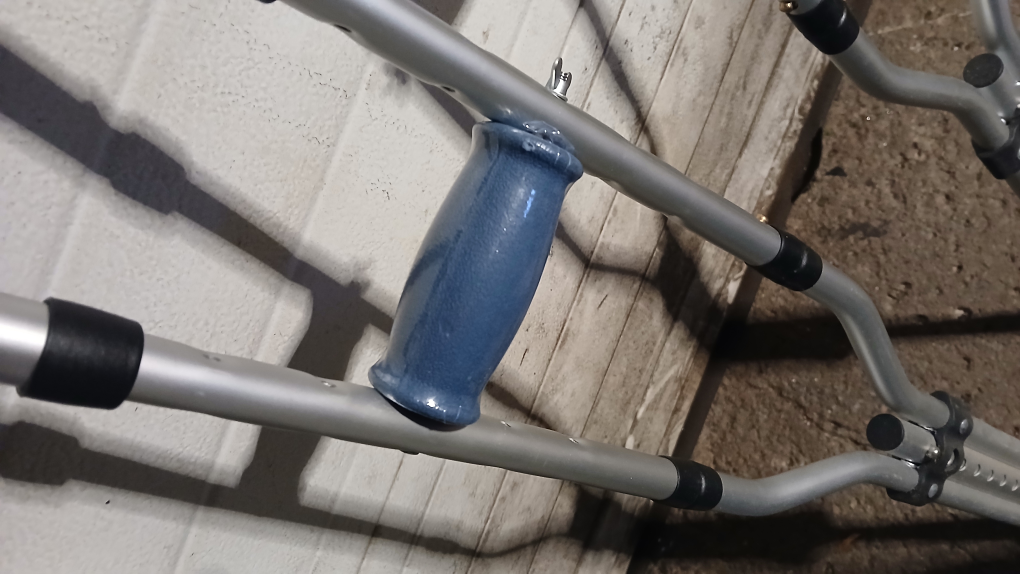 Adjustable Aluminum Crutches
