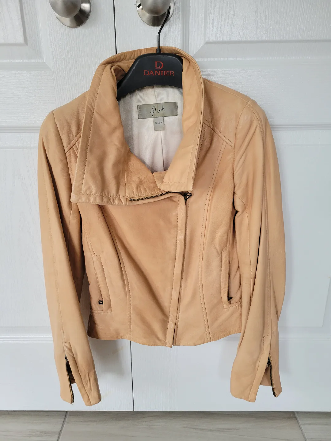 Danier Leather Jackets Women Size XS-S image indicator(2)