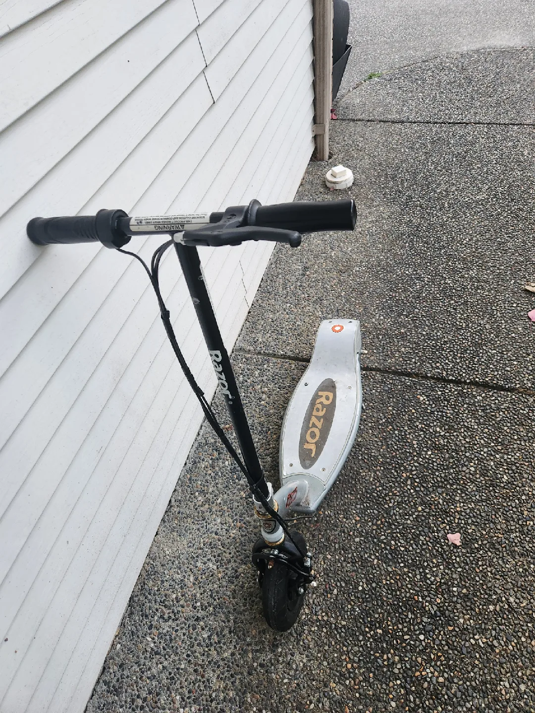 Razor E100 Electric Scooter - Silver image indicator(2)