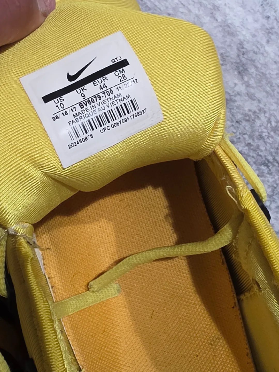 Nike Air Max Plus TN SE Yellow Sneakers US 10 image indicator(3)