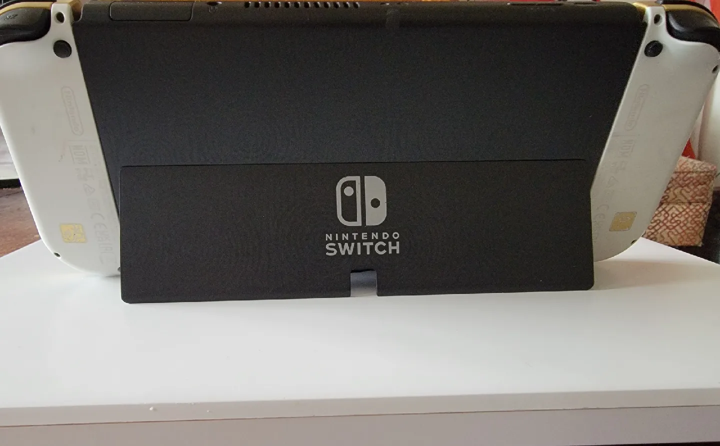 Nintendo Switch OLED Legend of Zelda Edition image indicator(3)