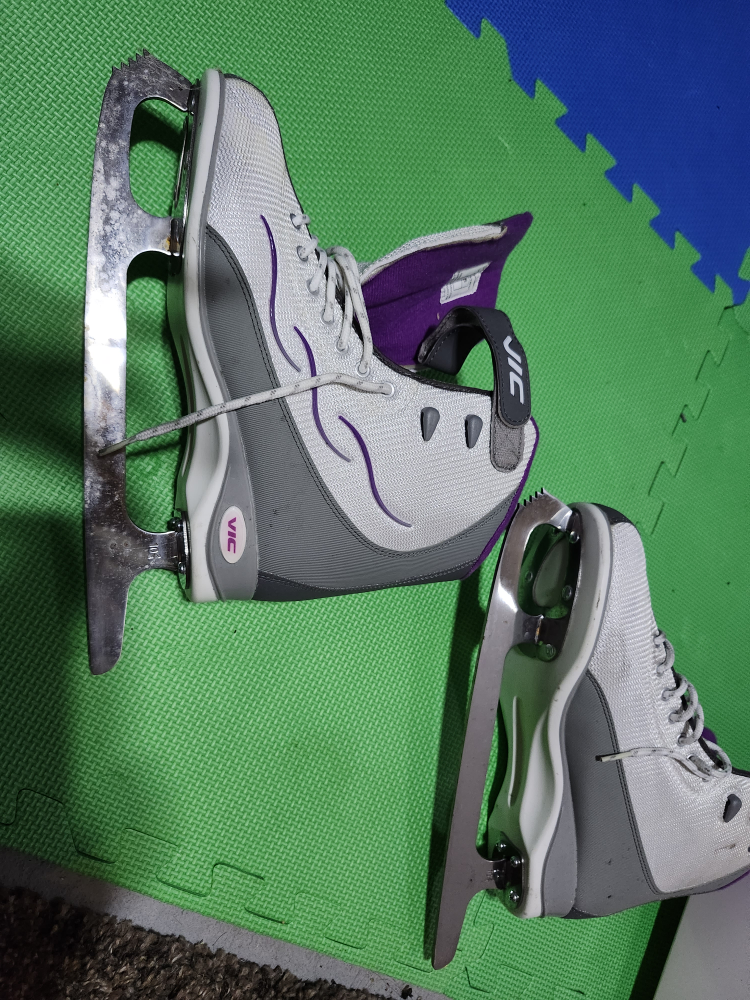 VIC Ice Skates - US Size 9 - photo 2