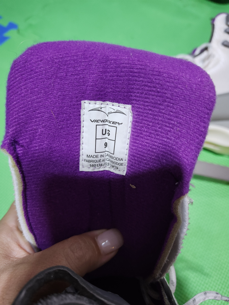 VIC Ice Skates - US Size 9 - photo 3