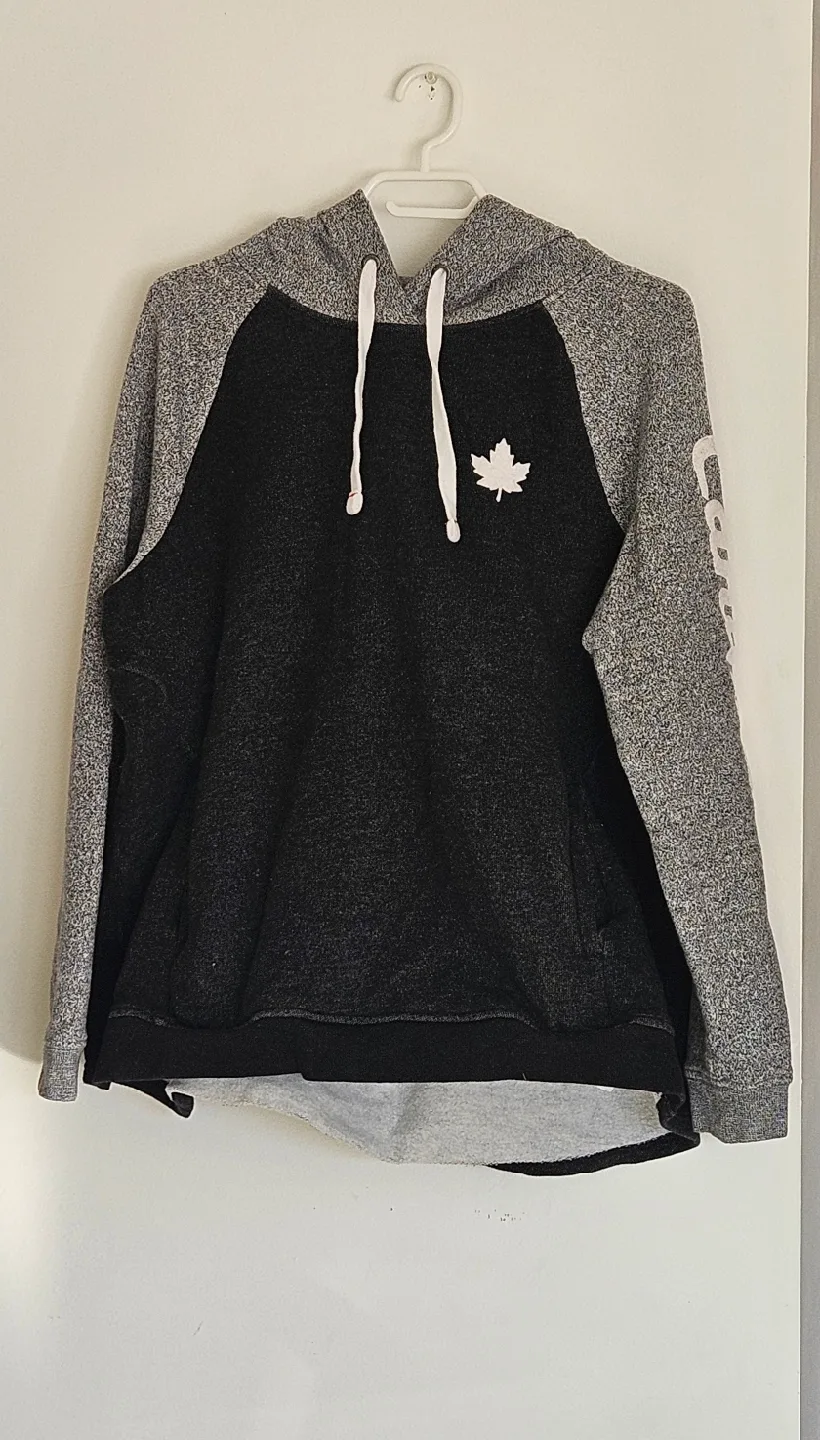 womans canada swater size xl