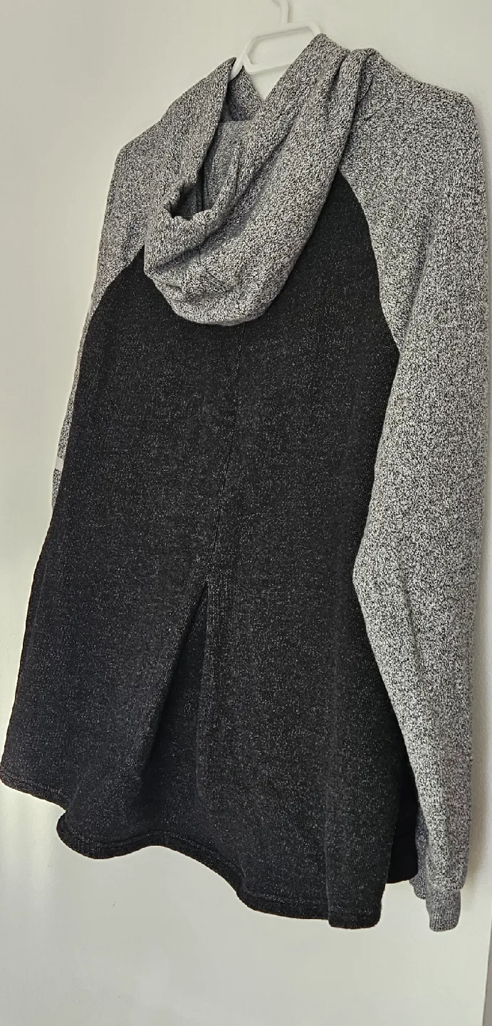 womans canada swater size xl image indicator(3)