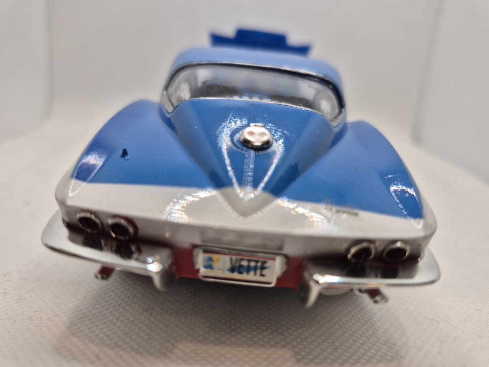 Chevrolet Corvette Sting Ray Plastic Model Car - photo 3