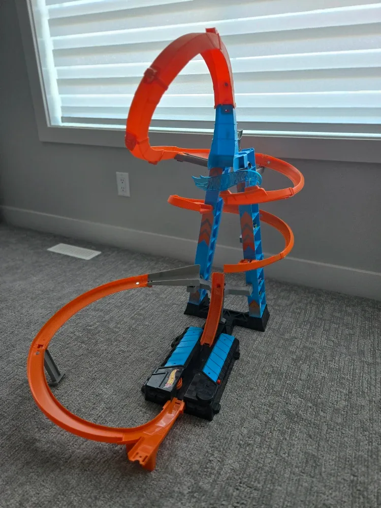 Hot Wheels Sky Crash Tower Track Set thumbnail