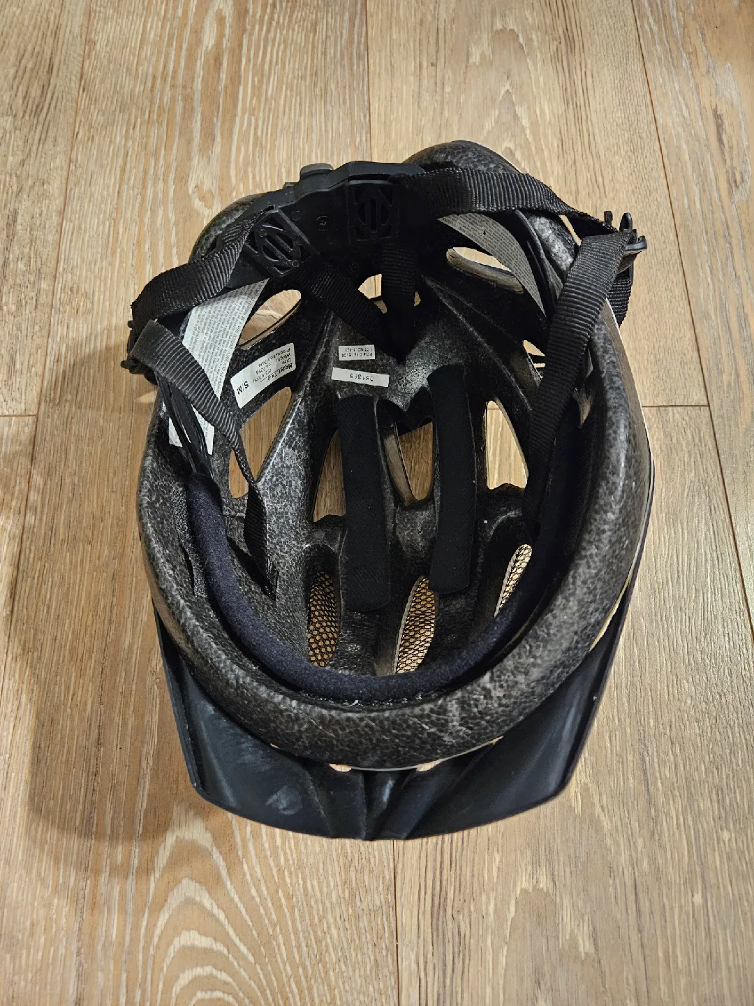 🥕 White Cycling Helmet image indicator(2)