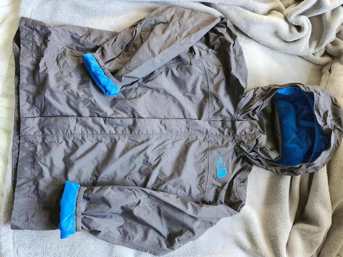 The North Face Boy's Rain Jacket, Size M (10/12) image indicator(2)