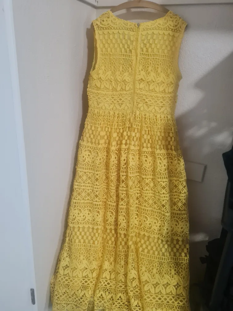 Pre-loved gowns size 16-18 image indicator(4)