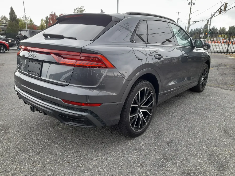 Audi Q8 SUV - Grey image indicator(4)