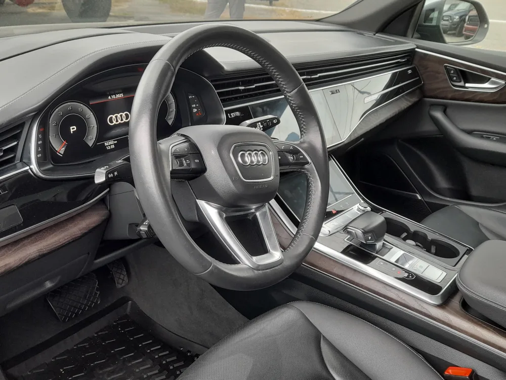 Audi Q8 SUV - Grey image indicator(7)