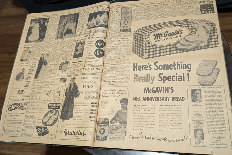 Vintage Saskatoon Star-Phoenix Newspaper - photo 3