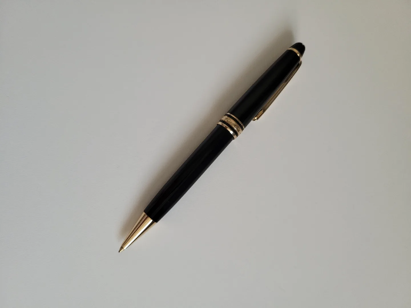 Montblanc Meisterstück Classique Ballpoint Pen thumbnail