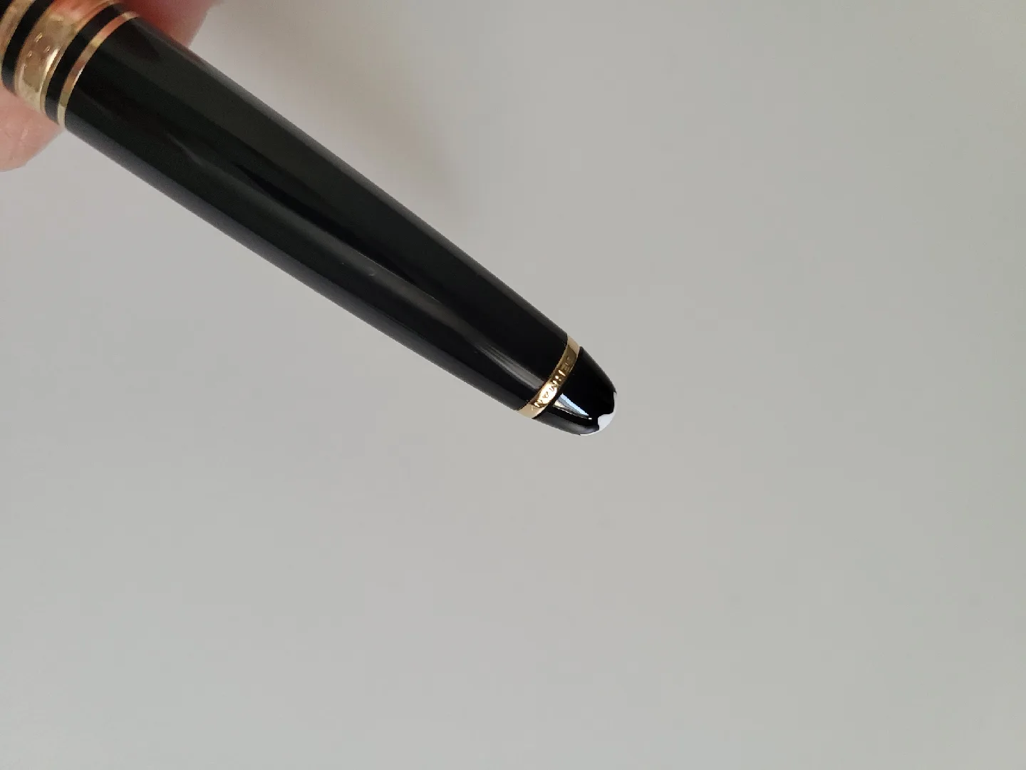 Montblanc Meisterstück Classique Ballpoint Pen image indicator(4)