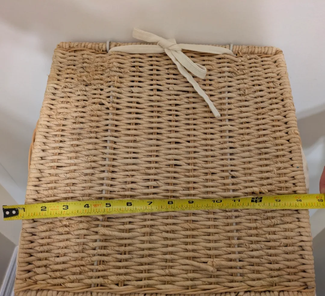 Wicker Laundry Hamper with lid and liner image indicator(9)